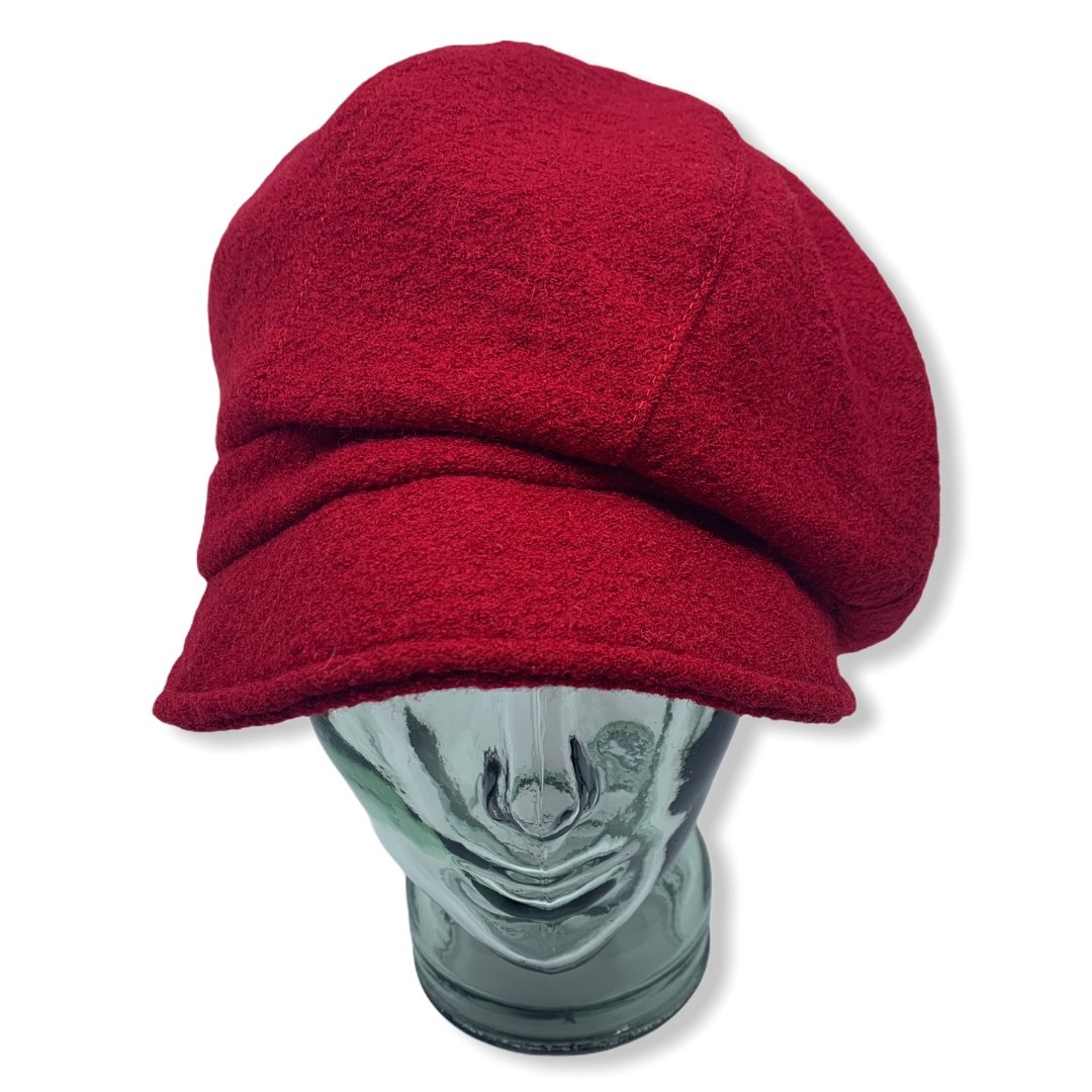 Gavroche rouge | Femme | laine Bouillie| Chapeaux | Fabrique au Canada | Montreal | GENEVIEVE DOSTALER