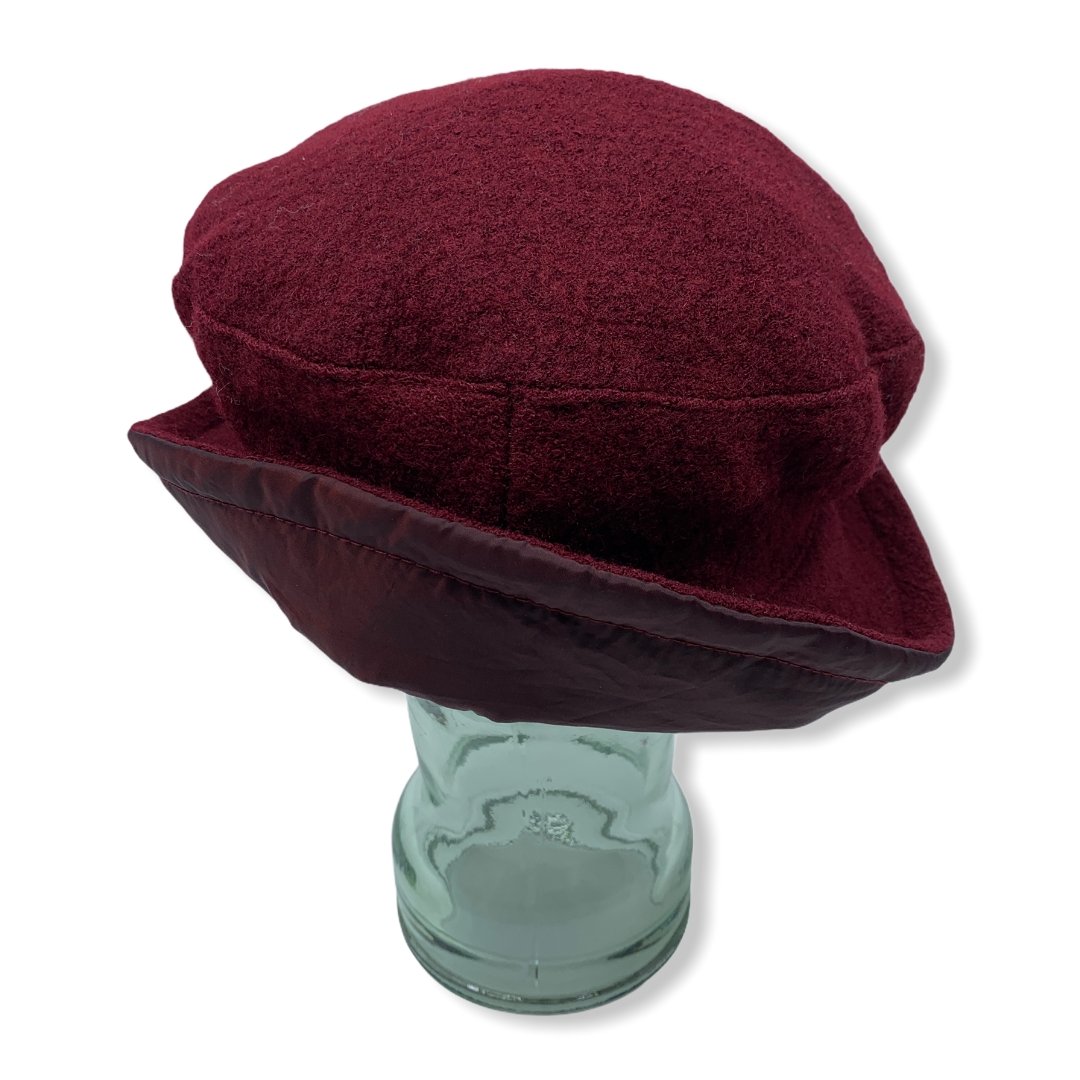 Beret bourgogne avec taffeta | Femme | Fabriqué au Canada | Montreal | Chapeaux | Genevieve Dostaler