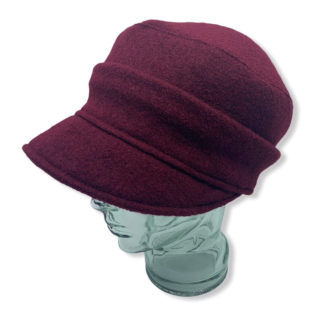 Casquette d'hiver bourgogne | laine Bouillie | Fabriqué au Canada | Chapeaux | Montreal | Genevieve Dostaler