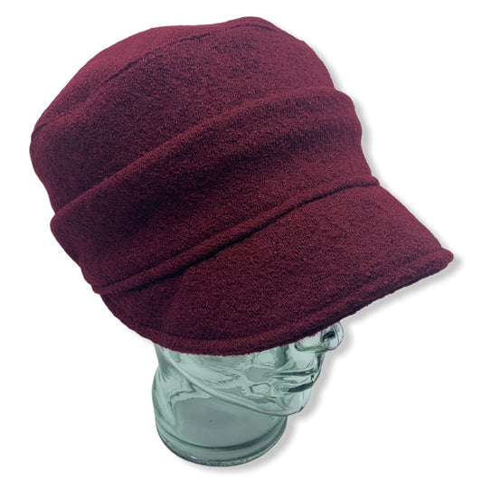 Casquette d'hiver bourgogne | laine Bouillie | Fabriqué au Canada | Chapeaux | Montreal | Genevieve Dostaler